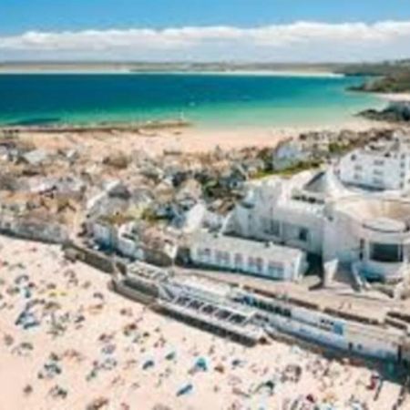 St Ives Apartment Private Parking With Garden 10 Minute Walk Into Town And Beach Eksteriør billede