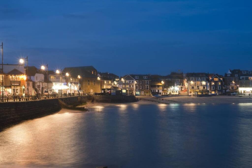 St Ives Apartment Private Parking With Garden 10 Minute Walk Into Town And Beach Eksteriør billede