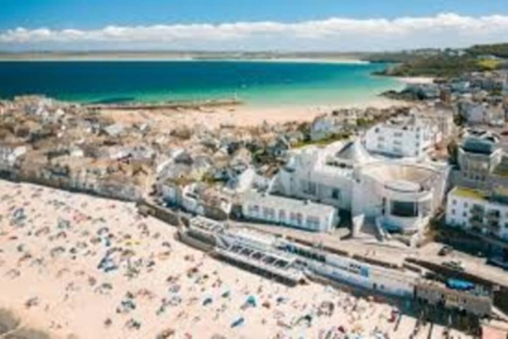 St Ives Apartment Private Parking With Garden 10 Minute Walk Into Town And Beach Eksteriør billede