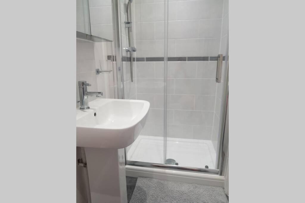 St Ives Apartment Private Parking With Garden 10 Minute Walk Into Town And Beach Eksteriør billede
